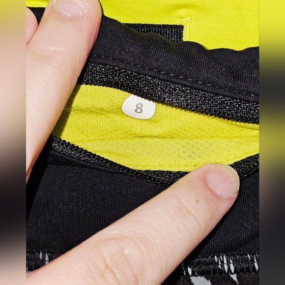 Lululemon RUN: SPEED SHORTS **Seawheeze** Secret Society Tofino Teal sz 8 - Picture 4 of 4